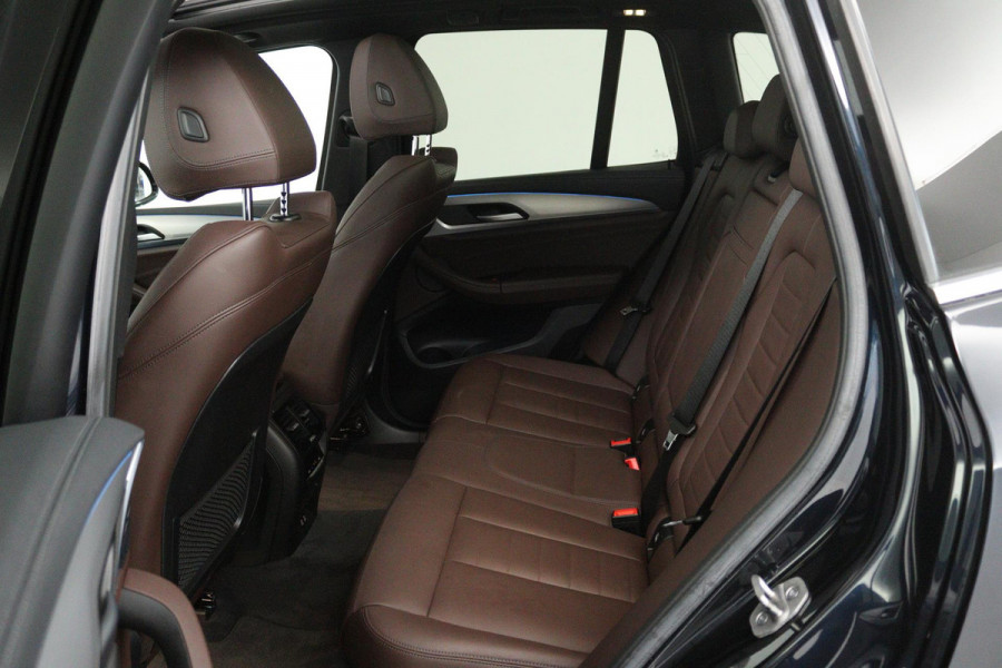 BMW iX3 High Executive 80 kWh (PANORAMADAK, SoH 97.7% TREKHAAK, SFEERVERLICHTING, STOELVERWARMING, ACHTERUITRIJCAMERA, NAVIGATIE)