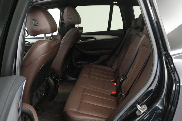 BMW iX3 High Executive 80 kWh (PANORAMADAK, SoH 97.7% TREKHAAK, SFEERVERLICHTING, STOELVERWARMING, ACHTERUITRIJCAMERA, NAVIGATIE)