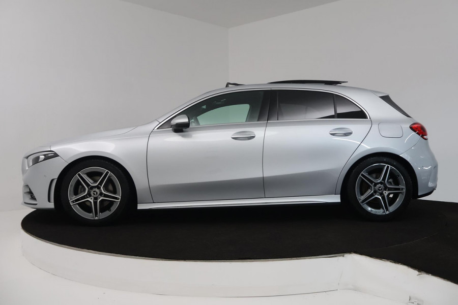 Mercedes-Benz A-Klasse 200 Business Solution AMG (PANORAMADAK, SFEERVERLICHTING, PARKEERSENSOREN, STOELVERWARMING)