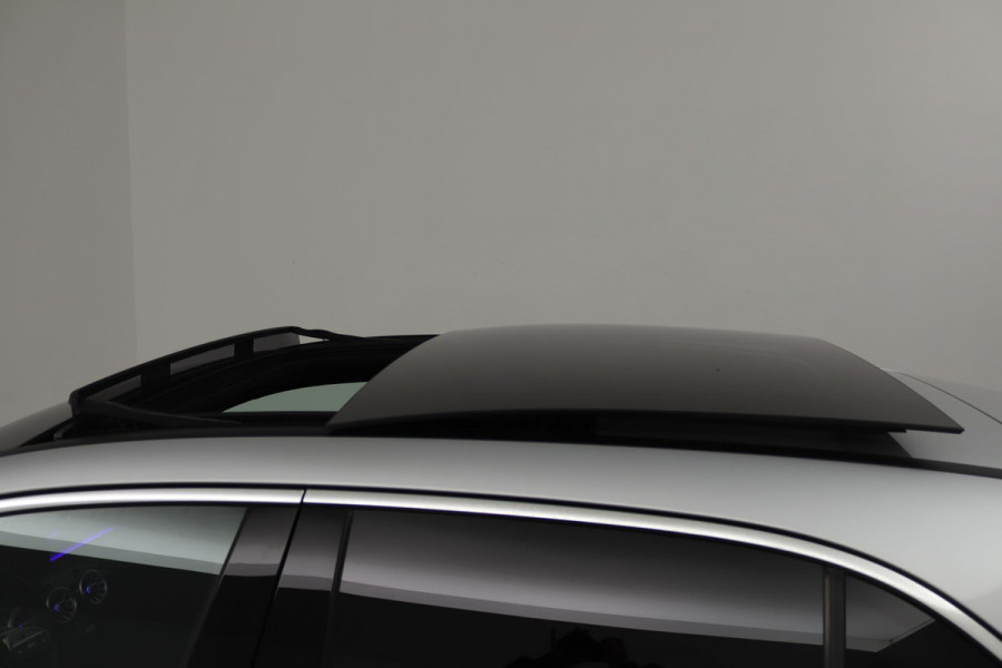 Mercedes-Benz A-Klasse 200 Business Solution AMG (PANORAMADAK, SFEERVERLICHTING, PARKEERSENSOREN, STOELVERWARMING)
