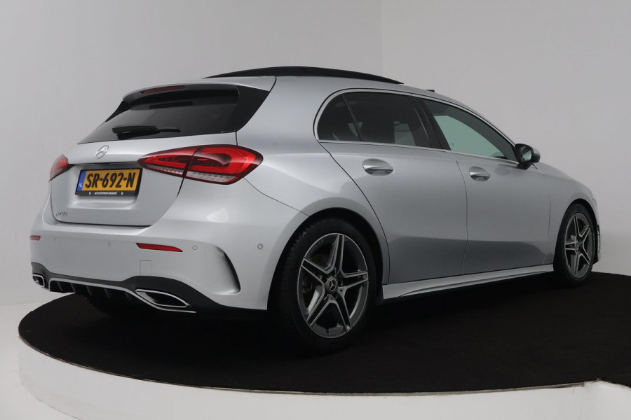 Mercedes-Benz A-Klasse 200 Business Solution AMG (PANORAMADAK, SFEERVERLICHTING, PARKEERSENSOREN, STOELVERWARMING)