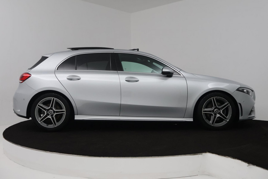 Mercedes-Benz A-Klasse 200 Business Solution AMG (PANORAMADAK, SFEERVERLICHTING, PARKEERSENSOREN, STOELVERWARMING)