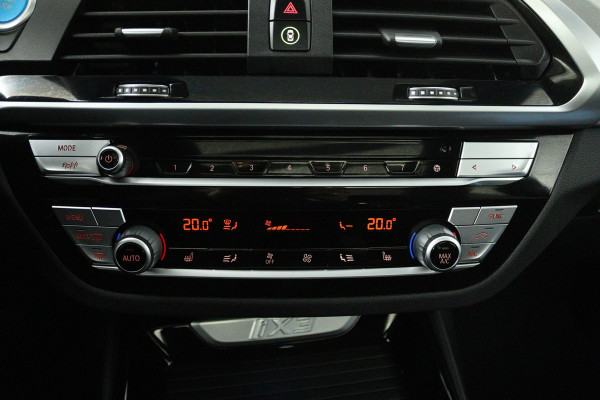 BMW iX3 High Executive 80 kWh (PANORAMADAK, SoH 97.7% TREKHAAK, SFEERVERLICHTING, STOELVERWARMING, ACHTERUITRIJCAMERA, NAVIGATIE)