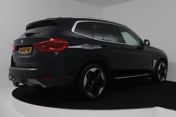 BMW iX3 High Executive 80 kWh (PANORAMADAK, SoH 97.7% TREKHAAK, SFEERVERLICHTING, STOELVERWARMING, ACHTERUITRIJCAMERA, NAVIGATIE)