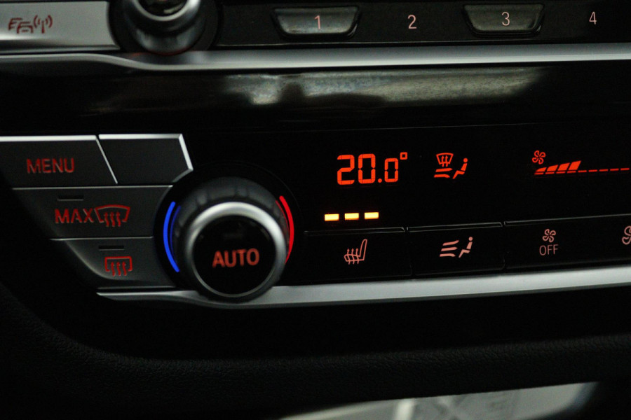 BMW iX3 High Executive 80 kWh (PANORAMADAK, SoH 97.7% TREKHAAK, SFEERVERLICHTING, STOELVERWARMING, ACHTERUITRIJCAMERA, NAVIGATIE)