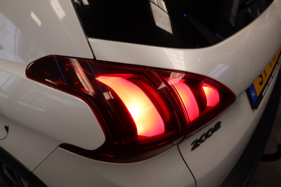 Peugeot 2008 1.2 PureTech Allure Camera PDC Panoramadak Clima