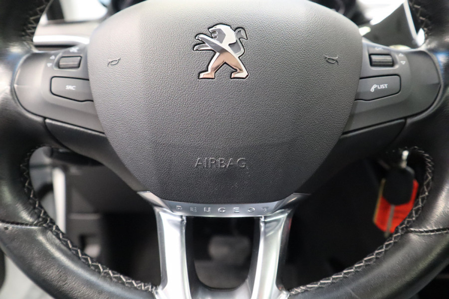 Peugeot 2008 1.2 PureTech Allure Camera PDC Panoramadak Clima