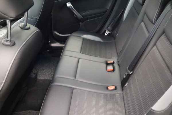 Peugeot 2008 1.2 PureTech Allure Camera PDC Panoramadak Clima