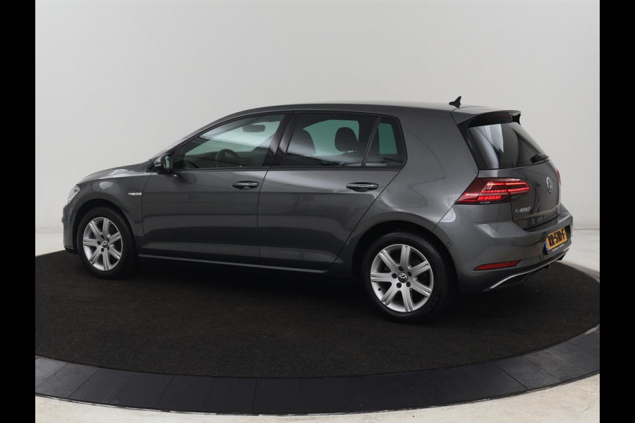 Volkswagen e-Golf E-Golf | Origineel NL | Leder | Stoelverwarming | Warmtepomp | Trekhaak | Camera | Adaptive cruise | DAB | Carplay | Navigatie | Full LED | Park Assist | Virtual Cockpit