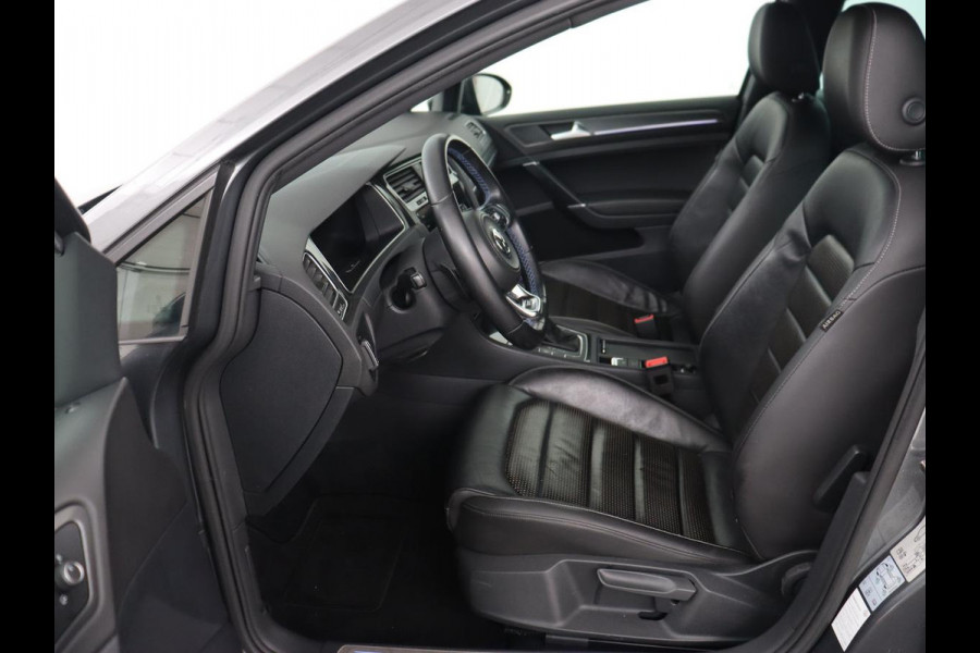 Volkswagen e-Golf E-Golf | Origineel NL | Leder | Stoelverwarming | Warmtepomp | Trekhaak | Camera | Adaptive cruise | DAB | Carplay | Navigatie | Full LED | Park Assist | Virtual Cockpit