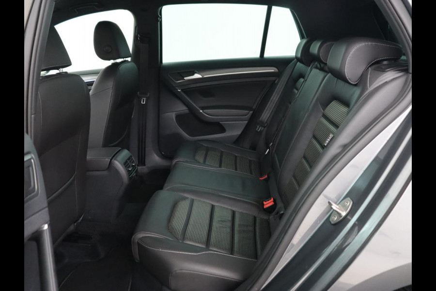 Volkswagen e-Golf E-Golf | Origineel NL | Leder | Stoelverwarming | Warmtepomp | Trekhaak | Camera | Adaptive cruise | DAB | Carplay | Navigatie | Full LED | Park Assist | Virtual Cockpit