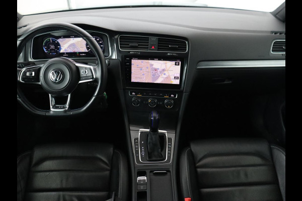 Volkswagen e-Golf E-Golf | Origineel NL | Leder | Stoelverwarming | Warmtepomp | Trekhaak | Camera | Adaptive cruise | DAB | Carplay | Navigatie | Full LED | Park Assist | Virtual Cockpit