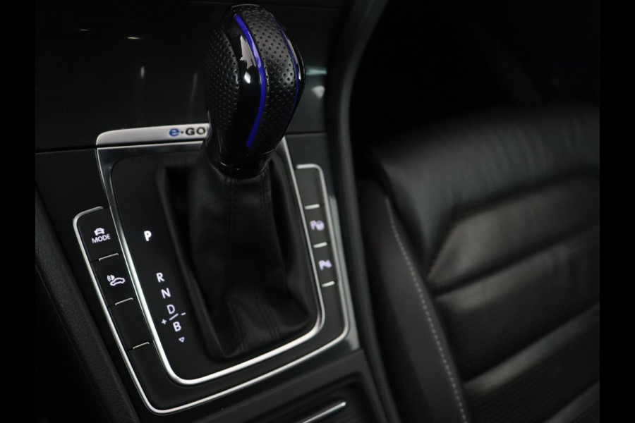 Volkswagen e-Golf E-Golf | Origineel NL | Leder | Stoelverwarming | Warmtepomp | Trekhaak | Camera | Adaptive cruise | DAB | Carplay | Navigatie | Full LED | Park Assist | Virtual Cockpit
