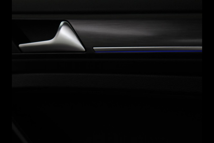 Volkswagen e-Golf E-Golf | Origineel NL | Leder | Stoelverwarming | Warmtepomp | Trekhaak | Camera | Adaptive cruise | DAB | Carplay | Navigatie | Full LED | Park Assist | Virtual Cockpit