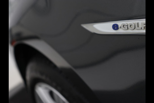 Volkswagen e-Golf E-Golf | Origineel NL | Leder | Stoelverwarming | Warmtepomp | Trekhaak | Camera | Adaptive cruise | DAB | Carplay | Navigatie | Full LED | Park Assist | Virtual Cockpit