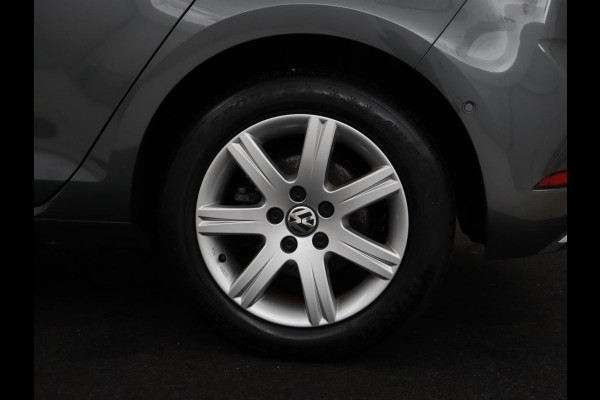 Volkswagen e-Golf E-Golf | Origineel NL | Leder | Stoelverwarming | Warmtepomp | Trekhaak | Camera | Adaptive cruise | DAB | Carplay | Navigatie | Full LED | Park Assist | Virtual Cockpit