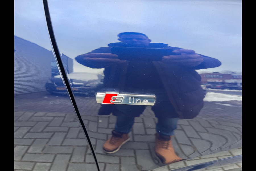 Audi Q4 e-tron 40 Launch edition S Competition 77 kWh 2X S-LINE PANO l MATRIX l CAMERA l ADAPT.CRUISE l ORG.NL l DEALER OND