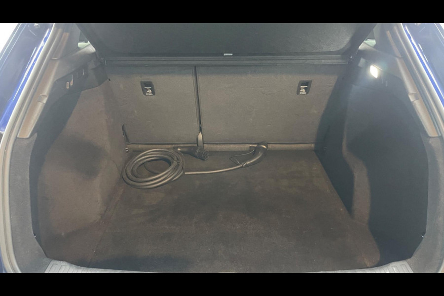 Audi Q4 e-tron 40 Launch edition S Competition 77 kWh 2X S-LINE PANO l MATRIX l CAMERA l ADAPT.CRUISE l ORG.NL l DEALER OND