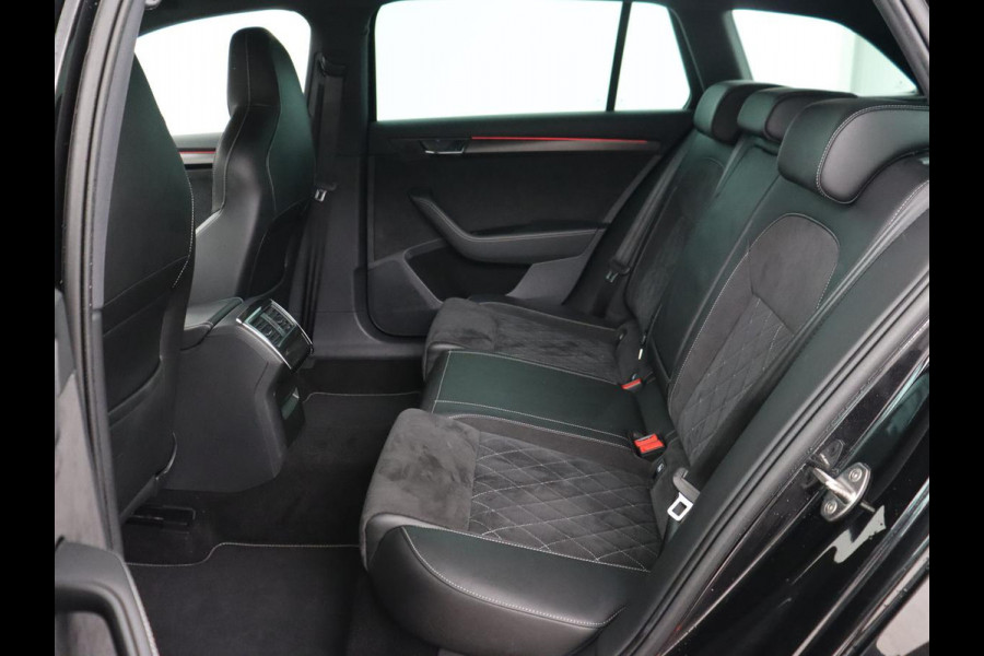 Škoda Superb 1.4 TSI iV Sportline | Stoelverwarming | Alcantara | Adaptive cruise | Camera | Carplay | Matrix LED | Stuurverwarming | Virtual Cockpit | Navigatie | Parkeerhulp | Sportstoelen | Sfeerverlichting | PHEV | Plug In