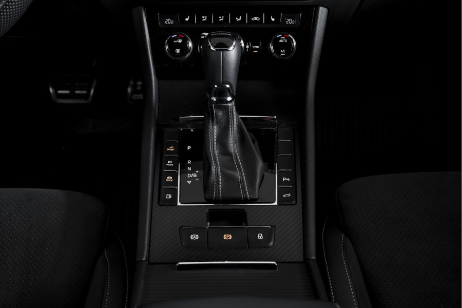 Škoda Superb Combi 1.4 TSI iV Sportline Business | Dig. Cockpit | Cruise | Stoel-+Stuurverw. PDC | Camera | App. Connect | ECC | Elek. Klep | LM 18" | 1944