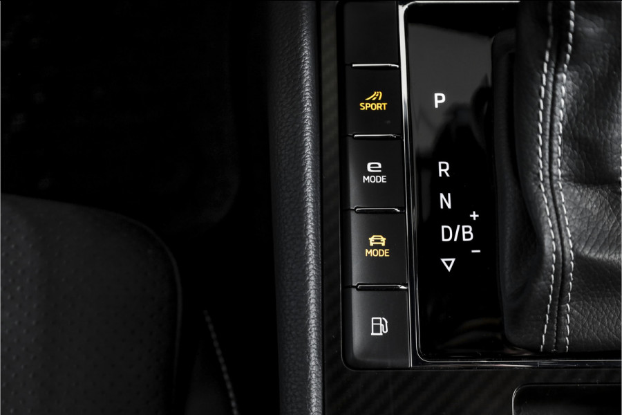 Škoda Superb Combi 1.4 TSI iV Sportline Business | Dig. Cockpit | Cruise | Stoel-+Stuurverw. PDC | Camera | App. Connect | ECC | Elek. Klep | LM 18" | 1944