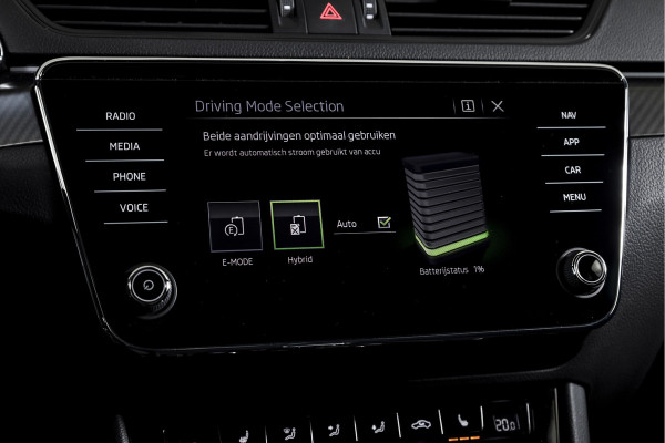 Škoda Superb Combi 1.4 TSI iV Sportline Business | Dig. Cockpit | Cruise | Stoel-+Stuurverw. PDC | Camera | App. Connect | ECC | Elek. Klep | LM 18" | 1944