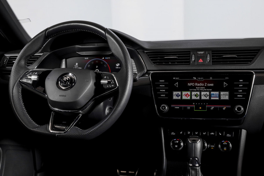 Škoda Superb Combi 1.4 TSI iV Sportline Business | Dig. Cockpit | Cruise | Stoel-+Stuurverw. PDC | Camera | App. Connect | ECC | Elek. Klep | LM 18" | 1944
