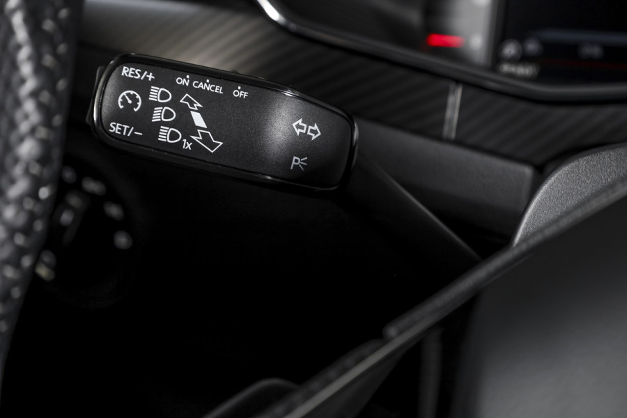 Škoda Superb Combi 1.4 TSI iV Sportline Business | Dig. Cockpit | Cruise | Stoel-+Stuurverw. PDC | Camera | App. Connect | ECC | Elek. Klep | LM 18" | 1944