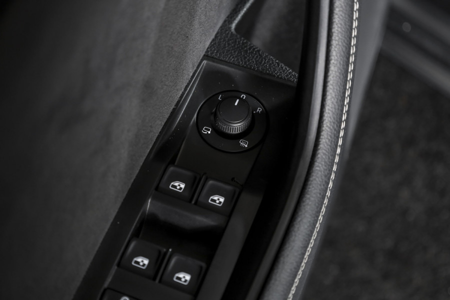 Škoda Superb Combi 1.4 TSI iV Sportline Business | Dig. Cockpit | Cruise | Stoel-+Stuurverw. PDC | Camera | App. Connect | ECC | Elek. Klep | LM 18" | 1944