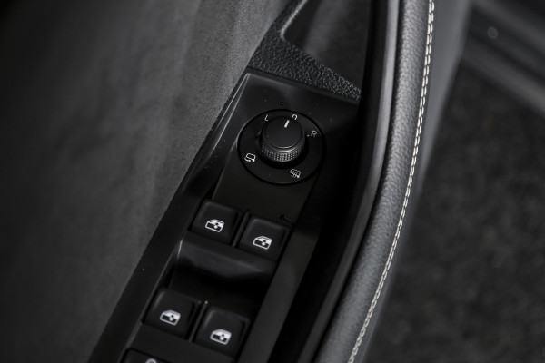 Škoda Superb Combi 1.4 TSI iV Sportline Business | Dig. Cockpit | Cruise | Stoel-+Stuurverw. PDC | Camera | App. Connect | ECC | Elek. Klep | LM 18" | 1944