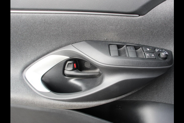 Toyota Yaris Cross 1.5 Hybrid Active Climate control Cruise control Parkeersensoren achter Achteruitrij camera Apple Carplay/ Android Auto