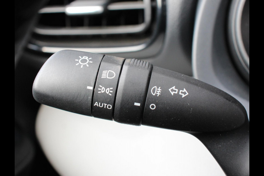 Toyota Yaris Cross 1.5 Hybrid Active Climate control Cruise control Parkeersensoren achter Achteruitrij camera Apple Carplay/ Android Auto