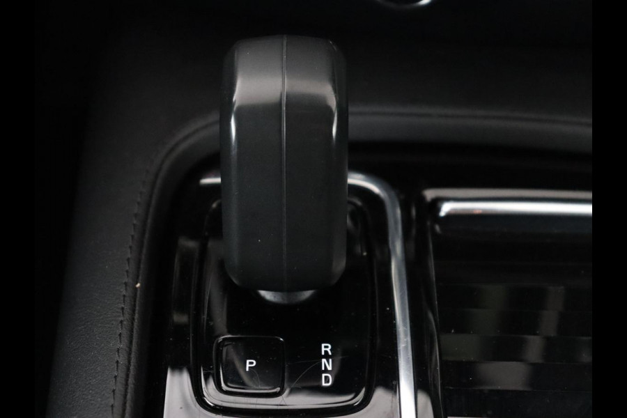 Volvo V60 2.0 T6 Plug-in hybrid AWD | Panoramadak | Trekhaak | Camera | Harman/Kardon | Leder | Stoel & Stuurverwarming