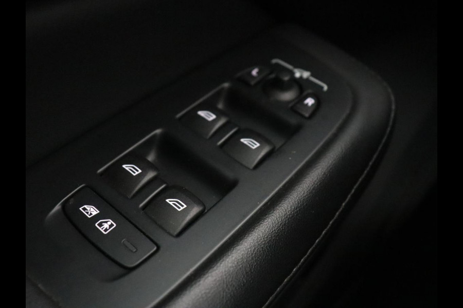 Volvo V60 2.0 T6 Plug-in hybrid AWD | Panoramadak | Trekhaak | Camera | Harman/Kardon | Leder | Stoel & Stuurverwarming