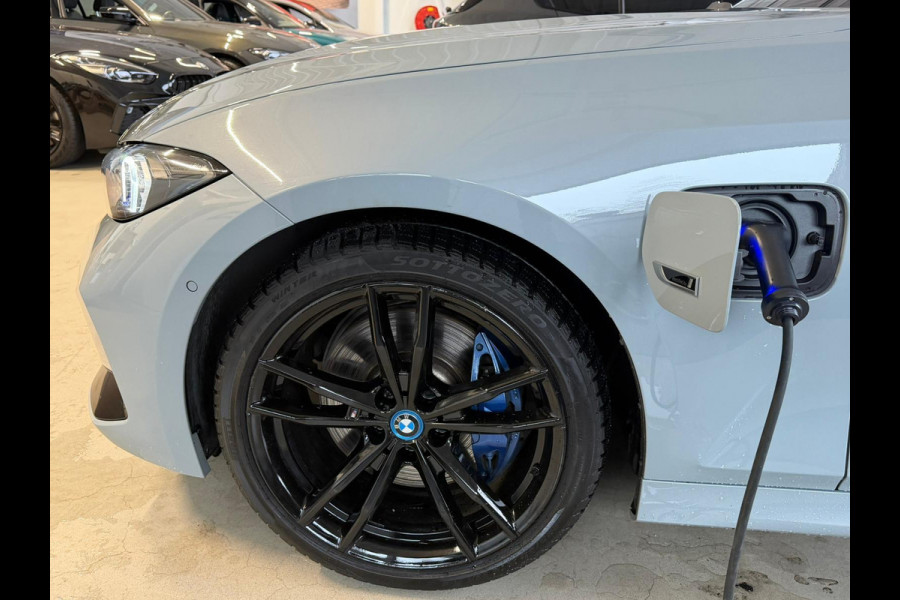 BMW 3-serie 330e xDrive M-Sport Pro | Kuipstoelen | Pano | ACC | HUD | Memory
