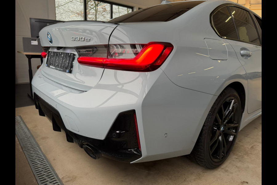 BMW 3-serie 330e xDrive M-Sport Pro | Kuipstoelen | Pano | ACC | HUD | Memory