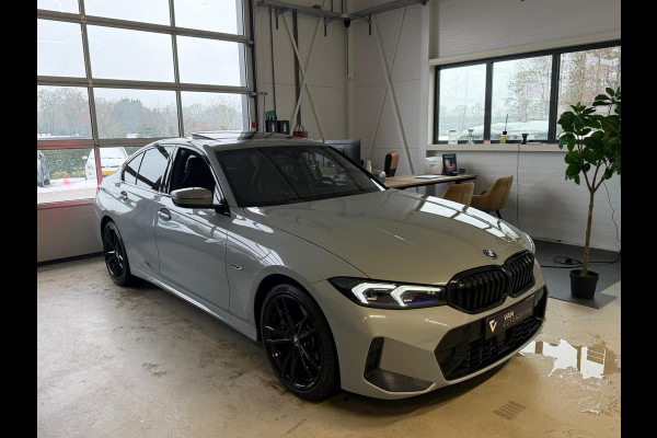 BMW 3-serie 330e xDrive M-Sport Pro | Kuipstoelen | Pano | ACC | HUD | Memory