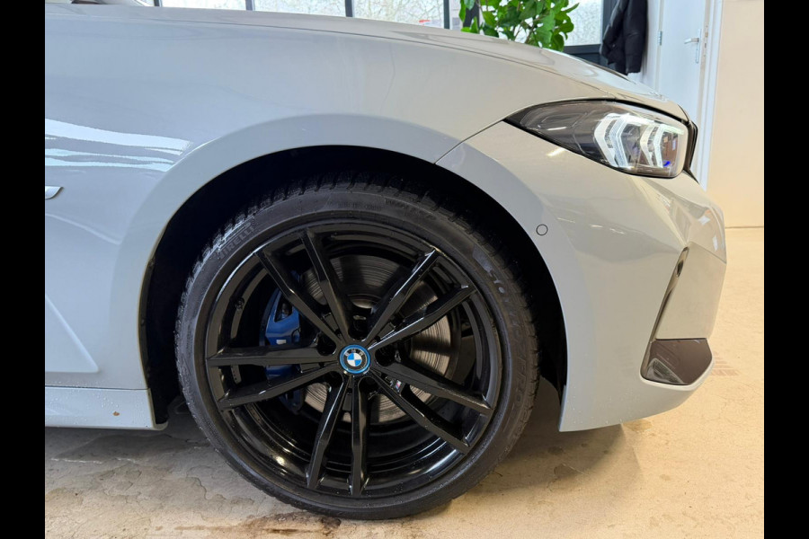 BMW 3-serie 330e xDrive M-Sport Pro | Kuipstoelen | Pano | ACC | HUD | Memory
