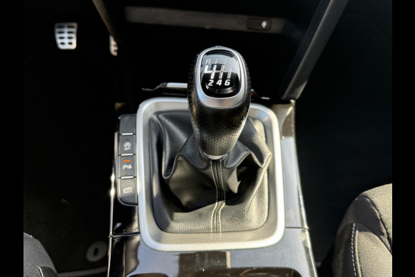 Kia Ceed 1.5 T-GDi GT-Line | ACHTERUITRIJCAMERA | NAVIGATIE SYSTEEM | CLIMATE CONTROL | AFNEEMBARE TREKHAAK |