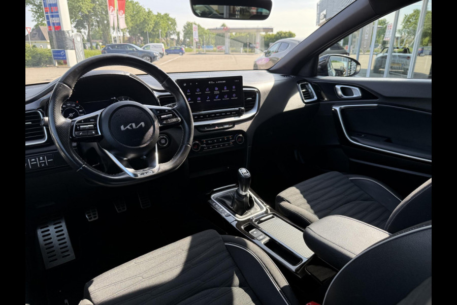 Kia Ceed 1.5 T-GDi GT-Line | ACHTERUITRIJCAMERA | NAVIGATIE SYSTEEM | CLIMATE CONTROL | AFNEEMBARE TREKHAAK |