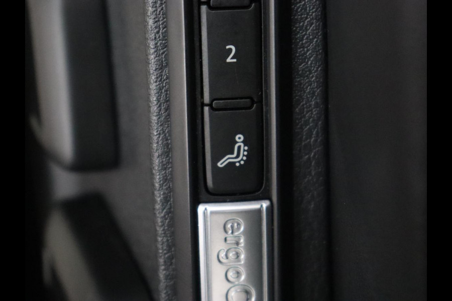 Volkswagen Passat 1.5 TSI R Line | Panoramadak | Nappaleder | Stoelverwarming | Massage | Memory | Camera | Matrix LED | Carplay | Navigatie | Keyless | Virtual Cockpit