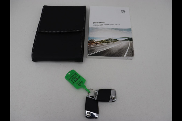 Volkswagen Passat 1.5 TSI R Line | Panoramadak | Nappaleder | Stoelverwarming | Massage | Memory | Camera | Matrix LED | Carplay | Navigatie | Keyless | Virtual Cockpit