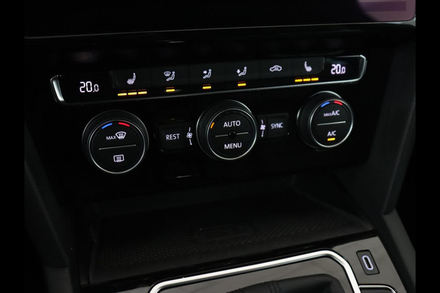 Volkswagen Passat 1.5 TSI R Line | Panoramadak | Nappaleder | Stoelverwarming | Massage | Memory | Camera | Matrix LED | Carplay | Navigatie | Keyless | Virtual Cockpit