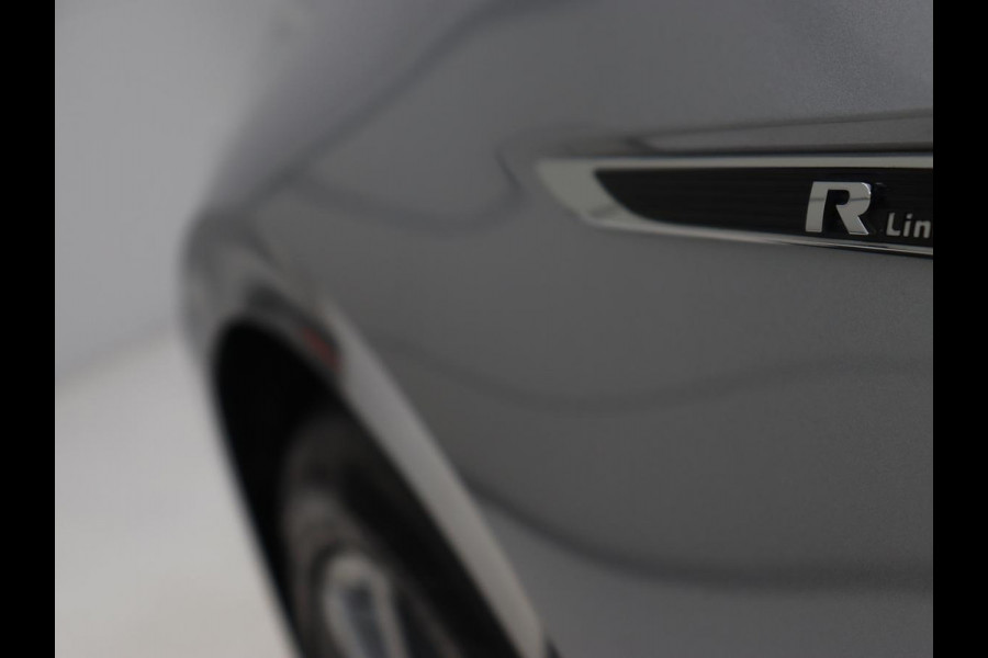 Volkswagen Passat 1.5 TSI R Line | Panoramadak | Nappaleder | Stoelverwarming | Massage | Memory | Camera | Matrix LED | Carplay | Navigatie | Keyless | Virtual Cockpit