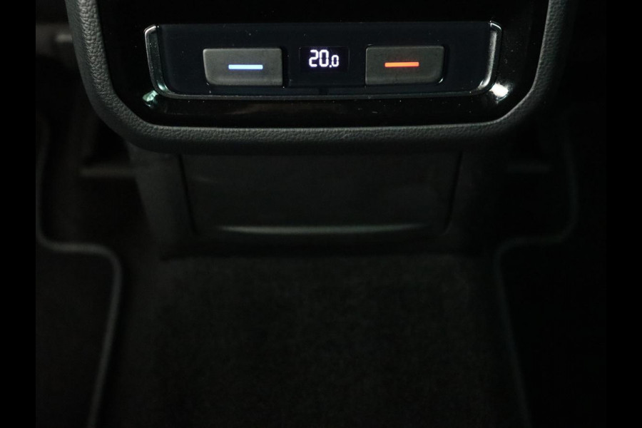 Volkswagen Passat 1.5 TSI R Line | Panoramadak | Nappaleder | Stoelverwarming | Massage | Memory | Camera | Matrix LED | Carplay | Navigatie | Keyless | Virtual Cockpit