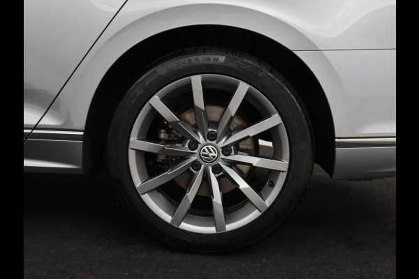 Volkswagen Passat 1.5 TSI R Line | Panoramadak | Nappaleder | Stoelverwarming | Massage | Memory | Camera | Matrix LED | Carplay | Navigatie | Keyless | Virtual Cockpit