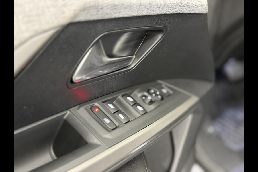 Peugeot 5008 1.2 Hybrid 136pk Allure Automaat | Navigatie | Cruise control | Climate control | LED | Voorstoelen verwarmd | Parkeersensoren | Camera | Apple Carplay/ Android Auto | Radio