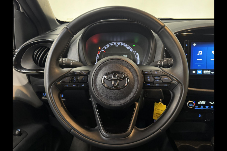 Toyota Aygo X 1.0 VVT-i Automaat Pulse Navigatie Apple Carplay/Android Auto Camera 17" Lichtmetalen Velgen Climate Control Adaptive Cruise Control Two Tone
