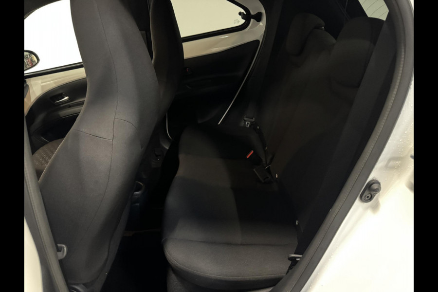 Toyota Aygo X 1.0 VVT-i Automaat Pulse Navigatie Apple Carplay/Android Auto Camera 17" Lichtmetalen Velgen Climate Control Adaptive Cruise Control Two Tone