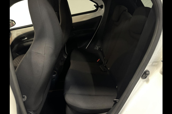 Toyota Aygo X 1.0 VVT-i Automaat Pulse Navigatie Apple Carplay/Android Auto Camera 17" Lichtmetalen Velgen Climate Control Adaptive Cruise Control Two Tone